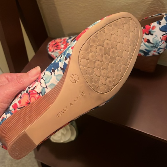 Shoes - Picture 5 of 5